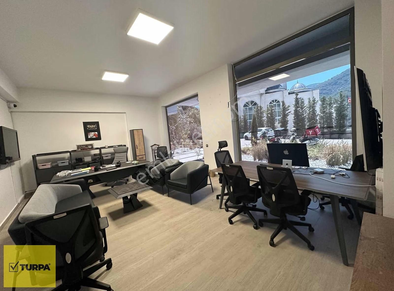 Turpa Balçovadan Bulutormanda 300m2 Kiralık Dükkan