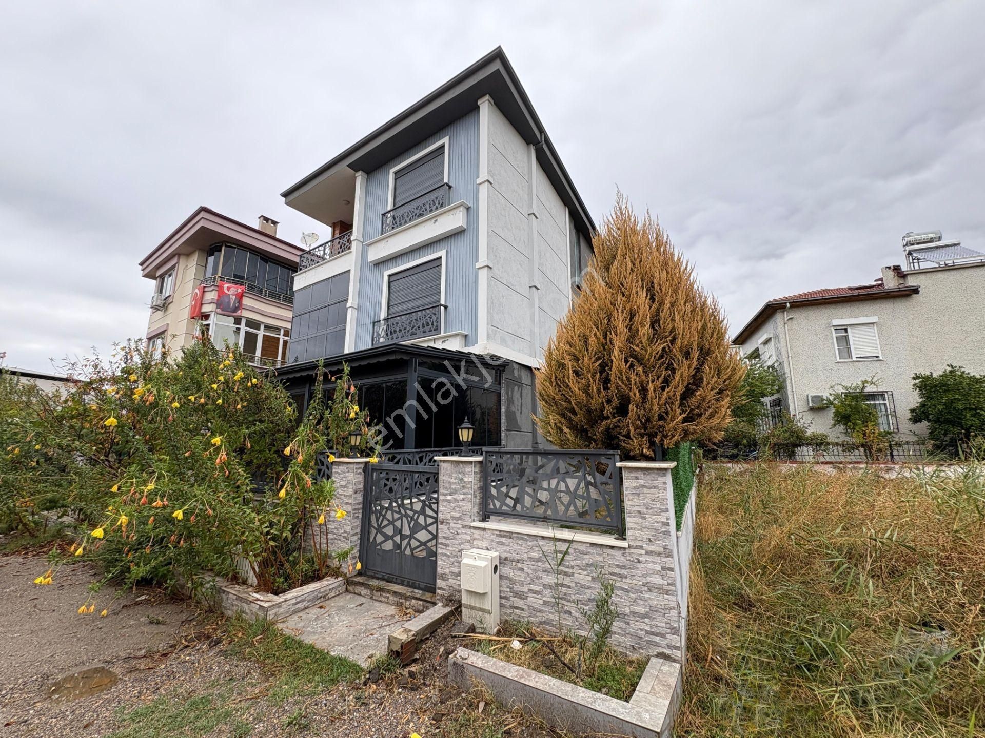 Arya Gayrimenkul'den Akçay'da Şık Tasarımlı 4+1 Lüks Villa