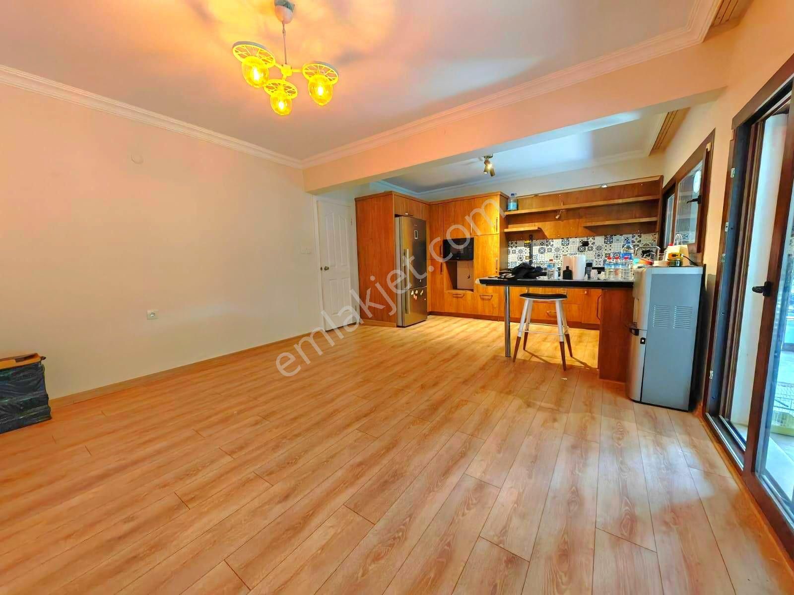 Kuşadasında Plaja 200 Mt.avm'ye Çok Yakın Özel Havuzlu Geniş Bahçeli 4+1 Villa - Görsel 11