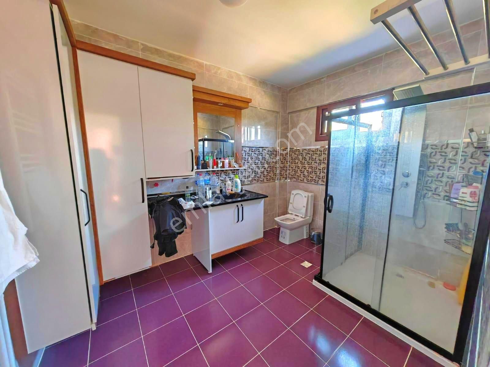 Kuşadasında Plaja 200 Mt.avm'ye Çok Yakın Özel Havuzlu Geniş Bahçeli 4+1 Villa - Görsel 13