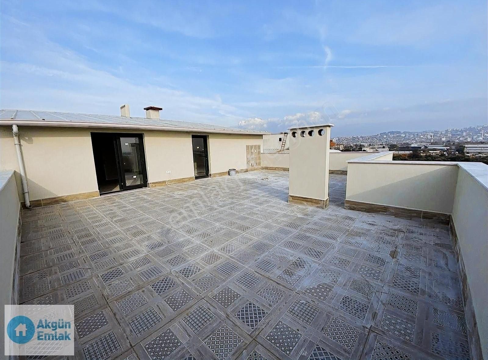 Hürriyet Mah. Akabe Camii Yakını 5+1 250 M2 Dublex Daire