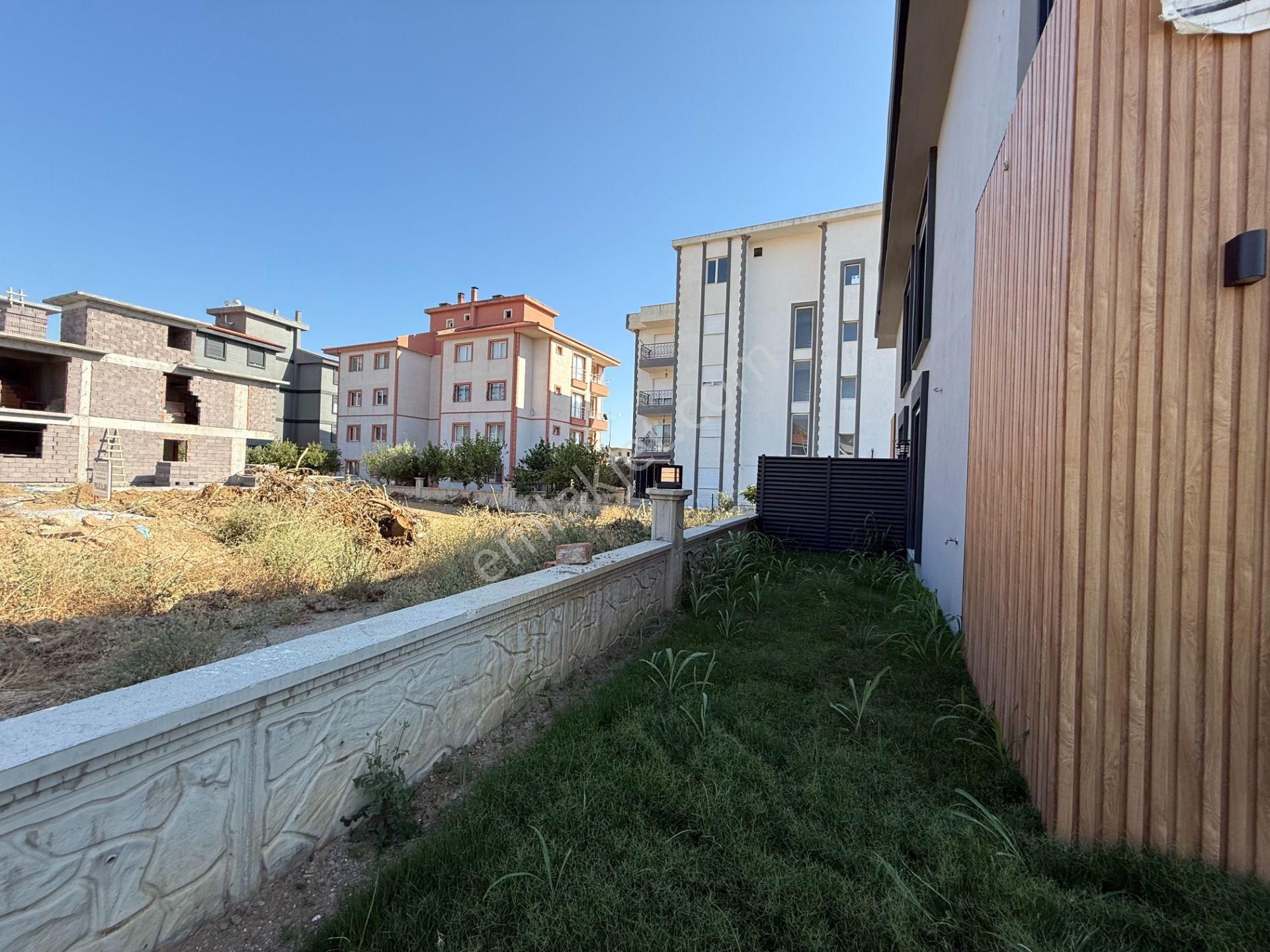 Seferihisar Çolakibrahimbey Mahallesi’nde Merkezi Konumda Satılık Villa - Görsel 29