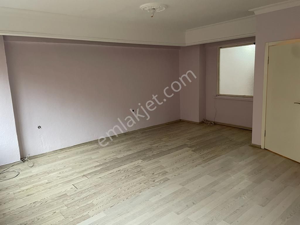 Atatürk İlkokulu Yanında Doğalgazlı Bahçe Katı Kiralık Daire - Görsel 15