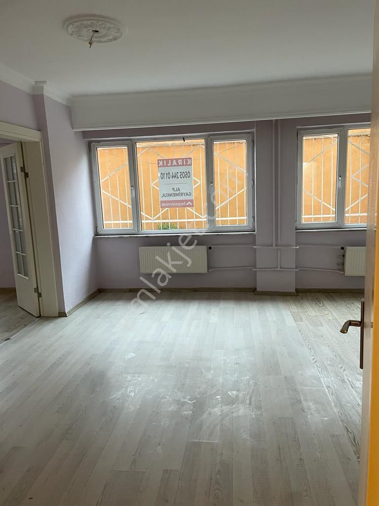 Atatürk İlkokulu Yanında Doğalgazlı Bahçe Katı Kiralık Daire - Görsel 13