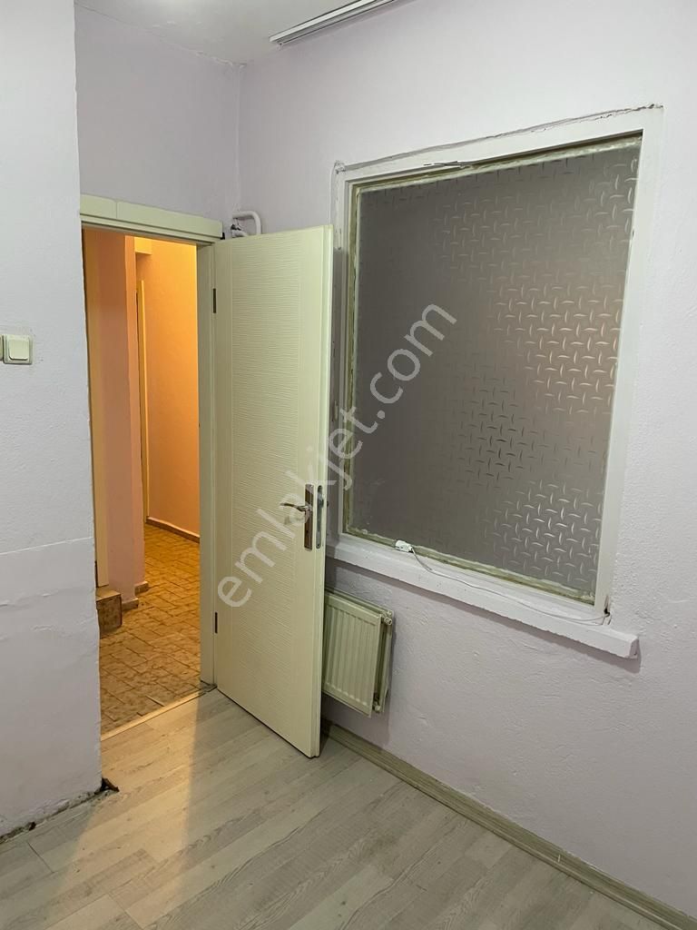 Atatürk İlkokulu Yanında Doğalgazlı Bahçe Katı Kiralık Daire - Görsel 11