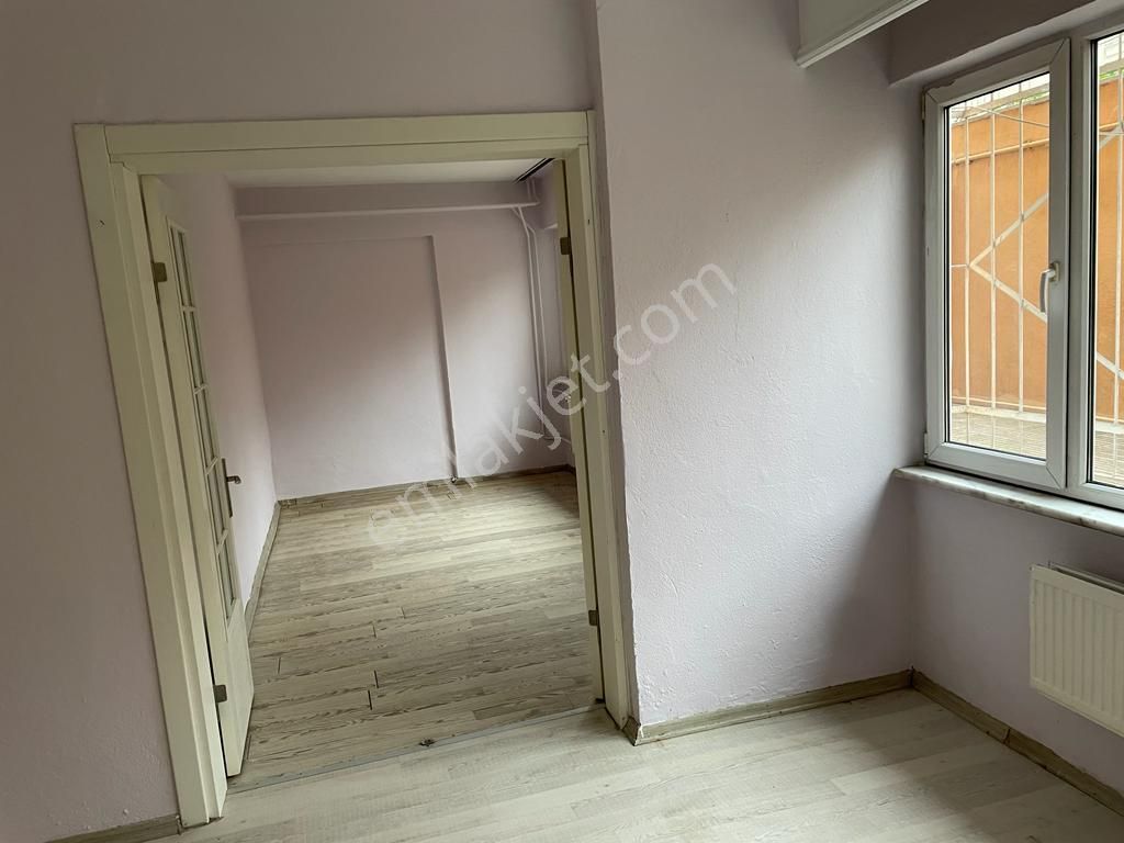 Atatürk İlkokulu Yanında Doğalgazlı Bahçe Katı Kiralık Daire - Görsel 16