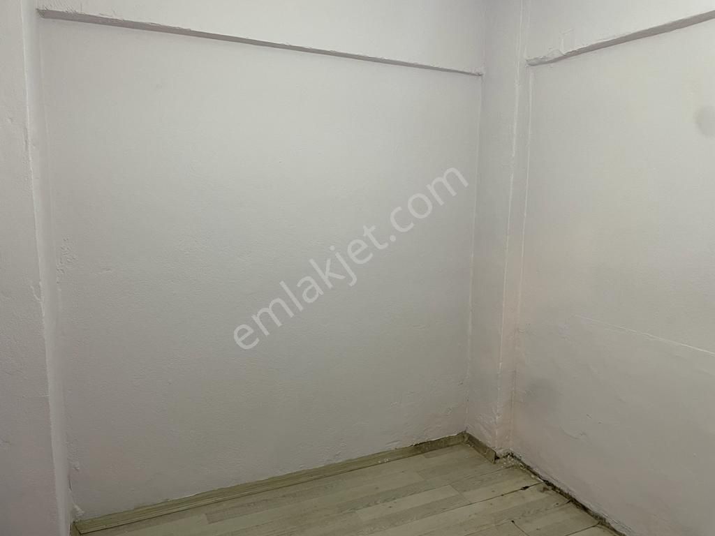 Atatürk İlkokulu Yanında Doğalgazlı Bahçe Katı Kiralık Daire - Görsel 12