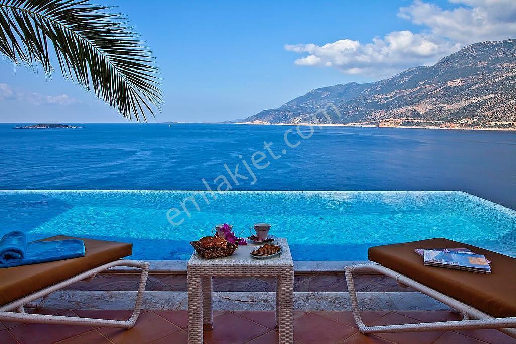 Antalya Kaş’ta 4+1 Villa Ve 1 Adet 2+1, 2 Adet 1+1 Daire - Görsel 2
