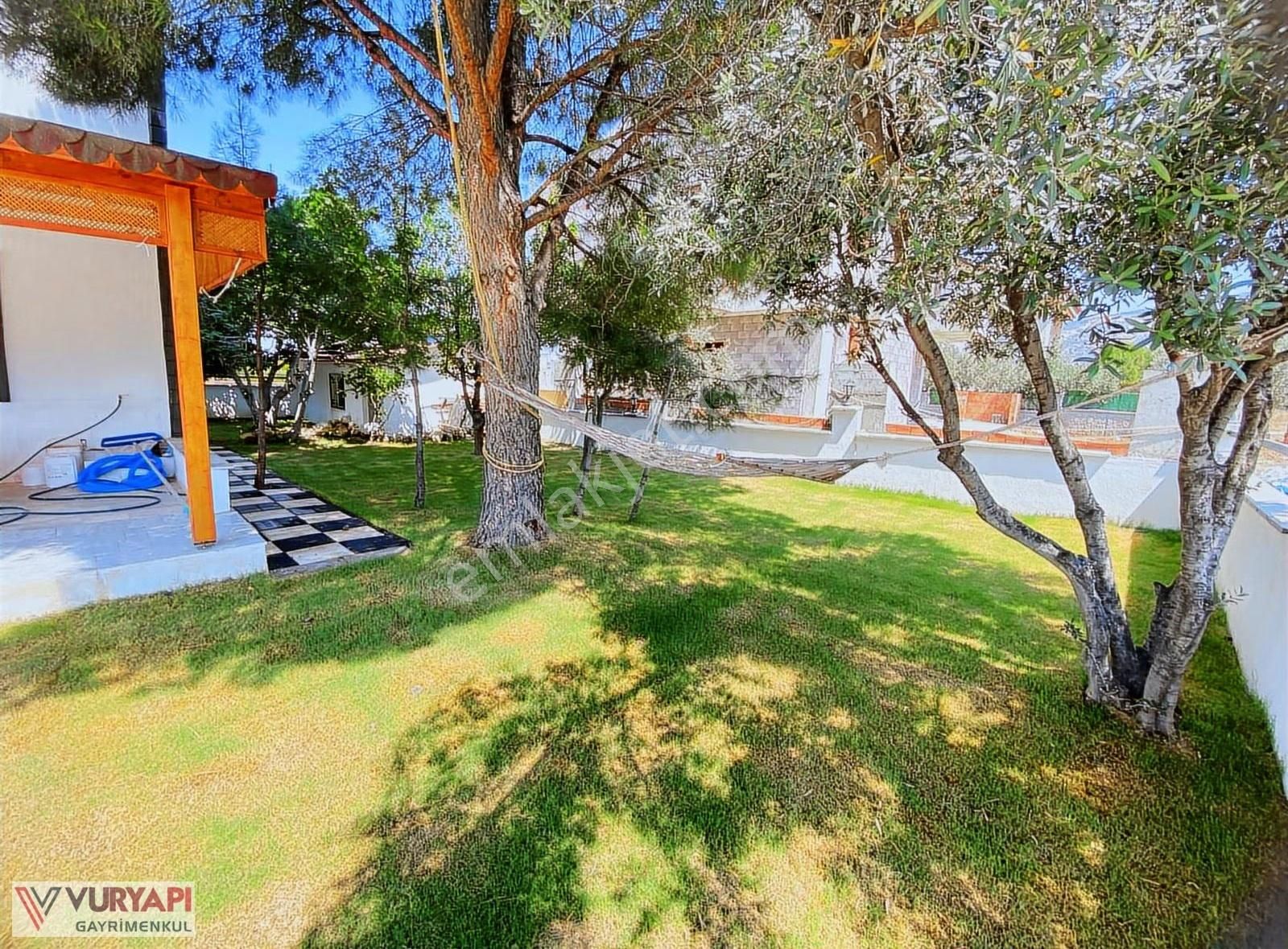 Denize Çok Yakın Kiralık 6+1 Eşyalı Ve Müstakil Havuzlu Villa - Görsel 15