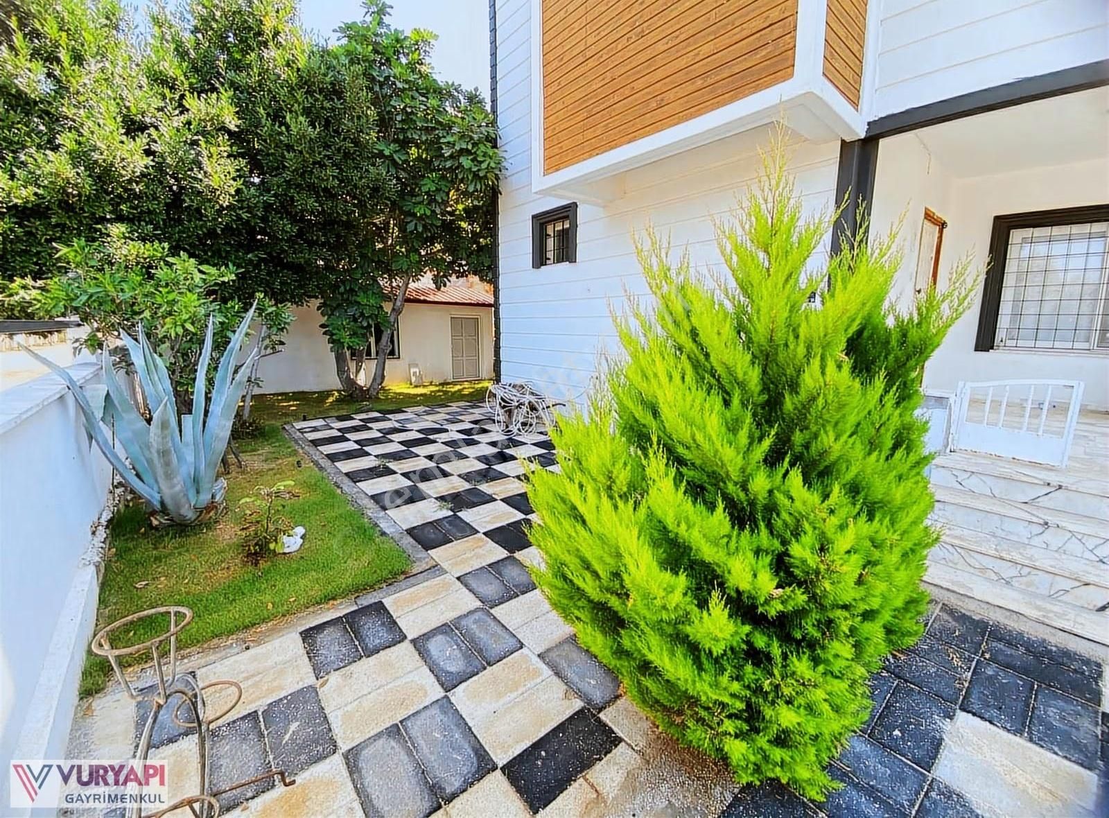 Denize Çok Yakın Kiralık 6+1 Eşyalı Ve Müstakil Havuzlu Villa - Görsel 19