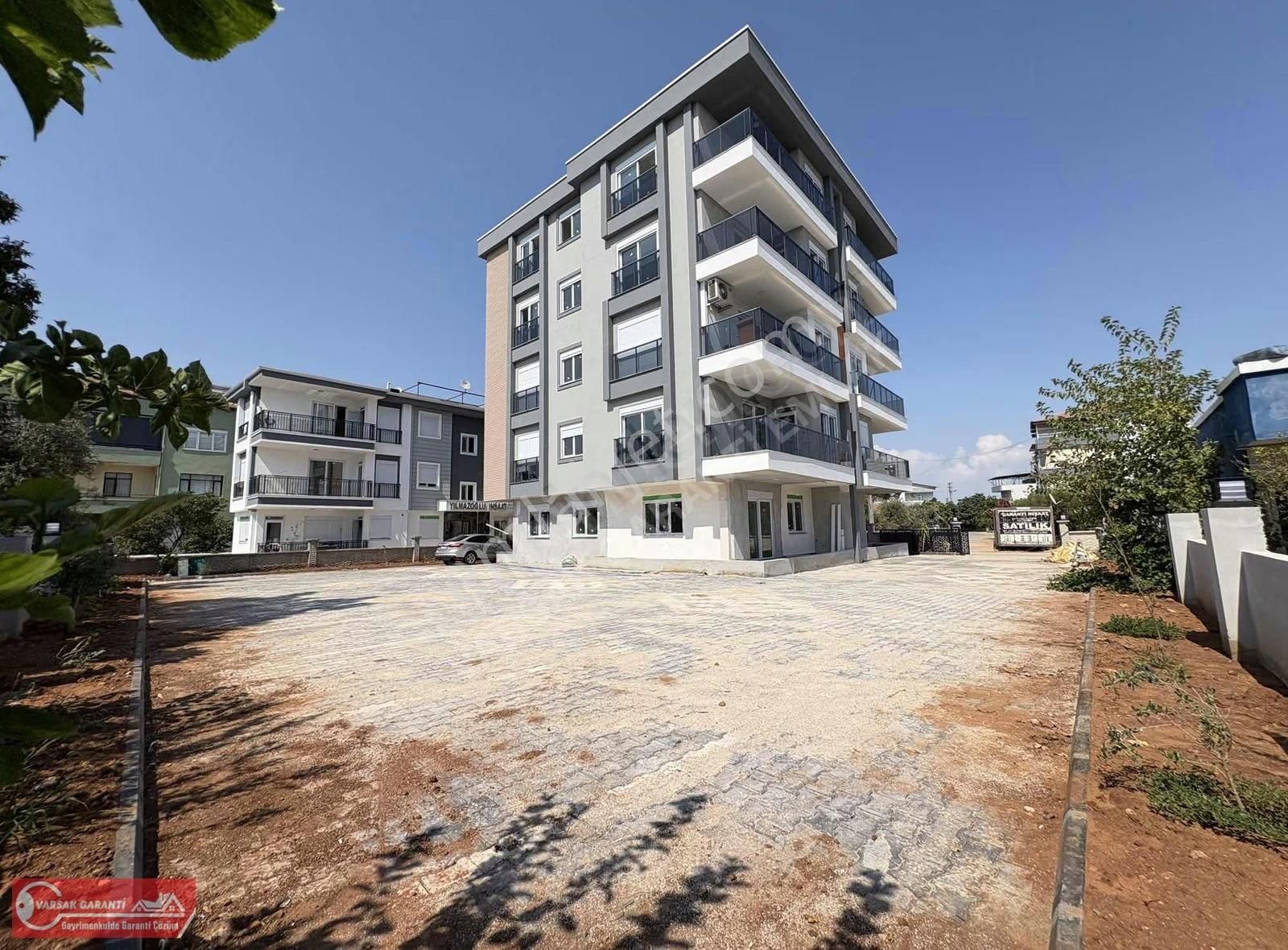 Varsak'ta 2+1 110m2 Sıfır Arakatta Geniş Otopark Ful+ful