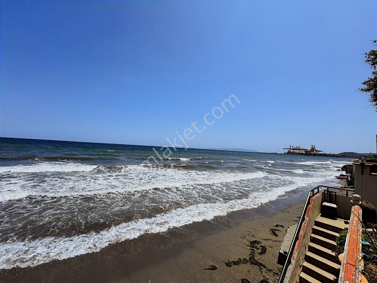 Barbaros Mahallesinde Denize Sıfır Yalı Tadında Şömineli 1+1 Dai - Görsel 11