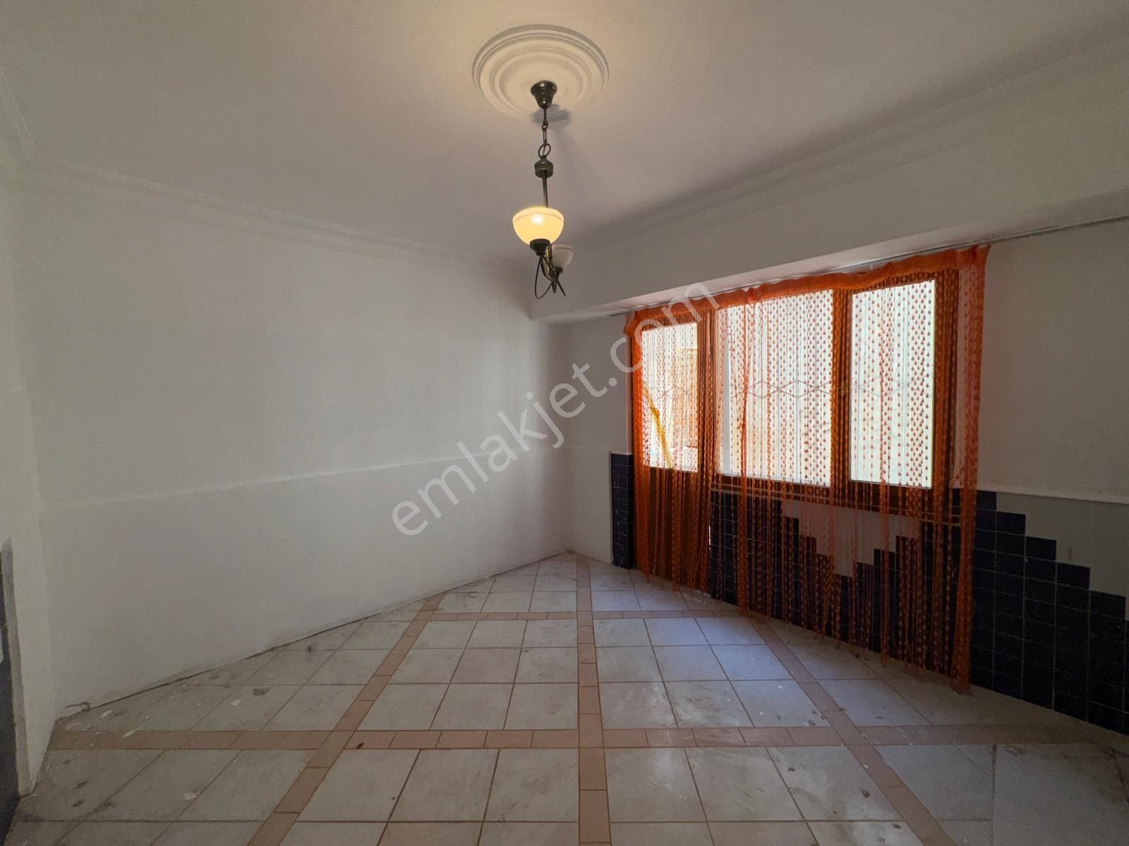 Barbaros Mahallesinde Denize Sıfır Yalı Tadında Şömineli 1+1 Dai - Görsel 24