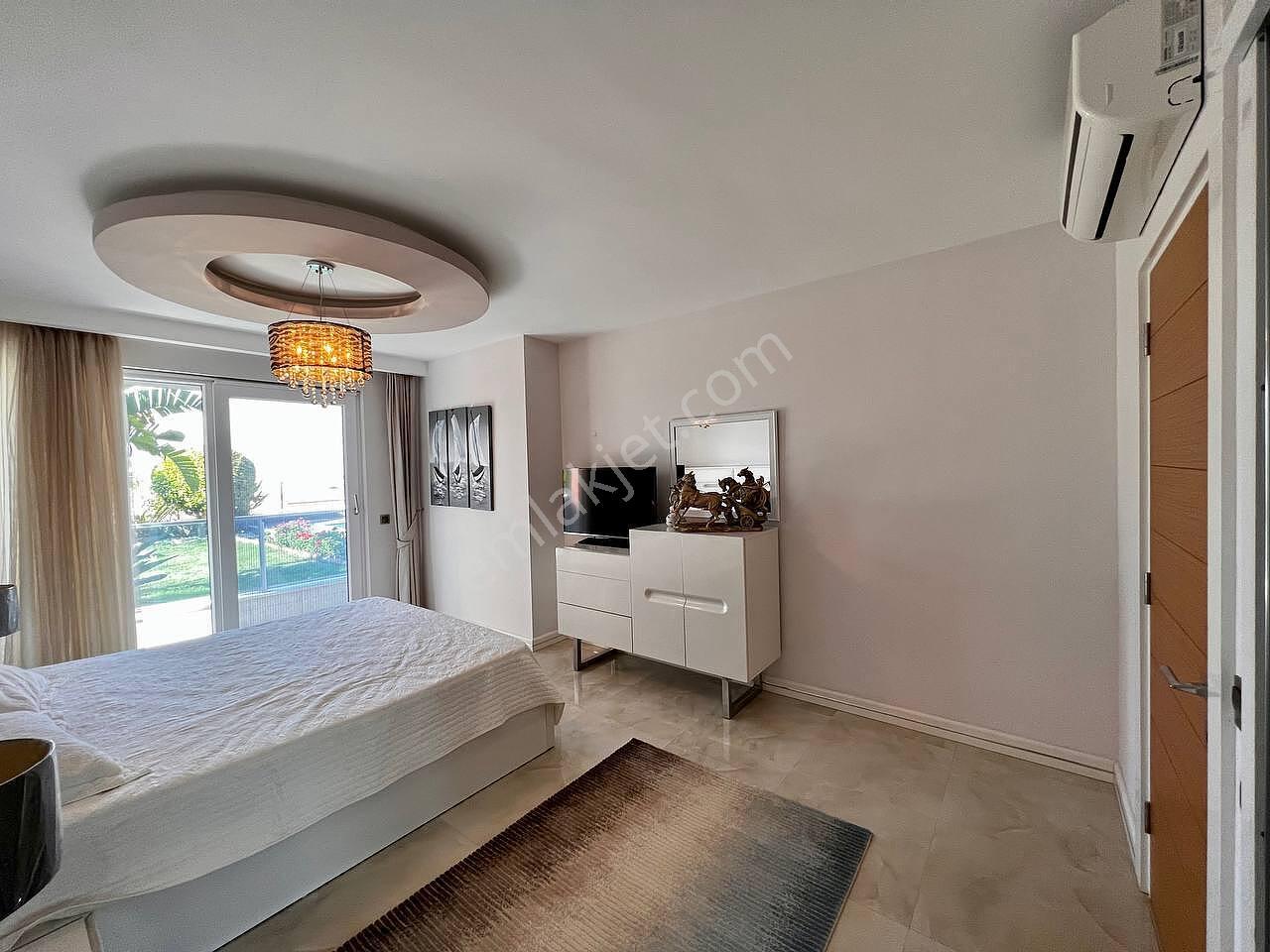 Alanya'da Deniz Ve Şehir Manzaralı Şık Tasarımlı Villa - Görsel 19