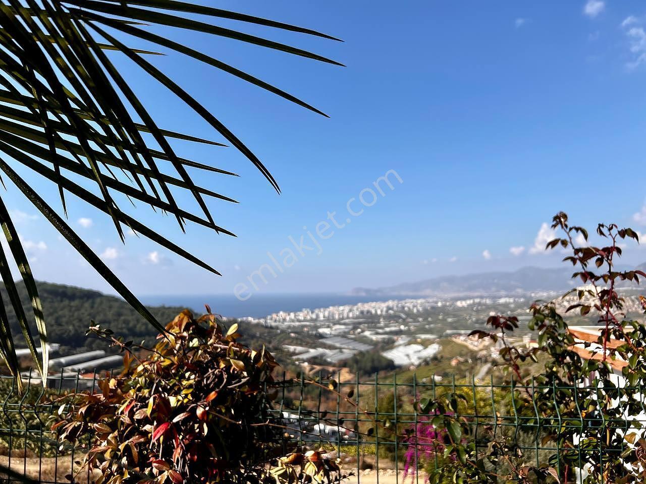 Alanya'da Deniz Ve Şehir Manzaralı Şık Tasarımlı Villa - Görsel 31