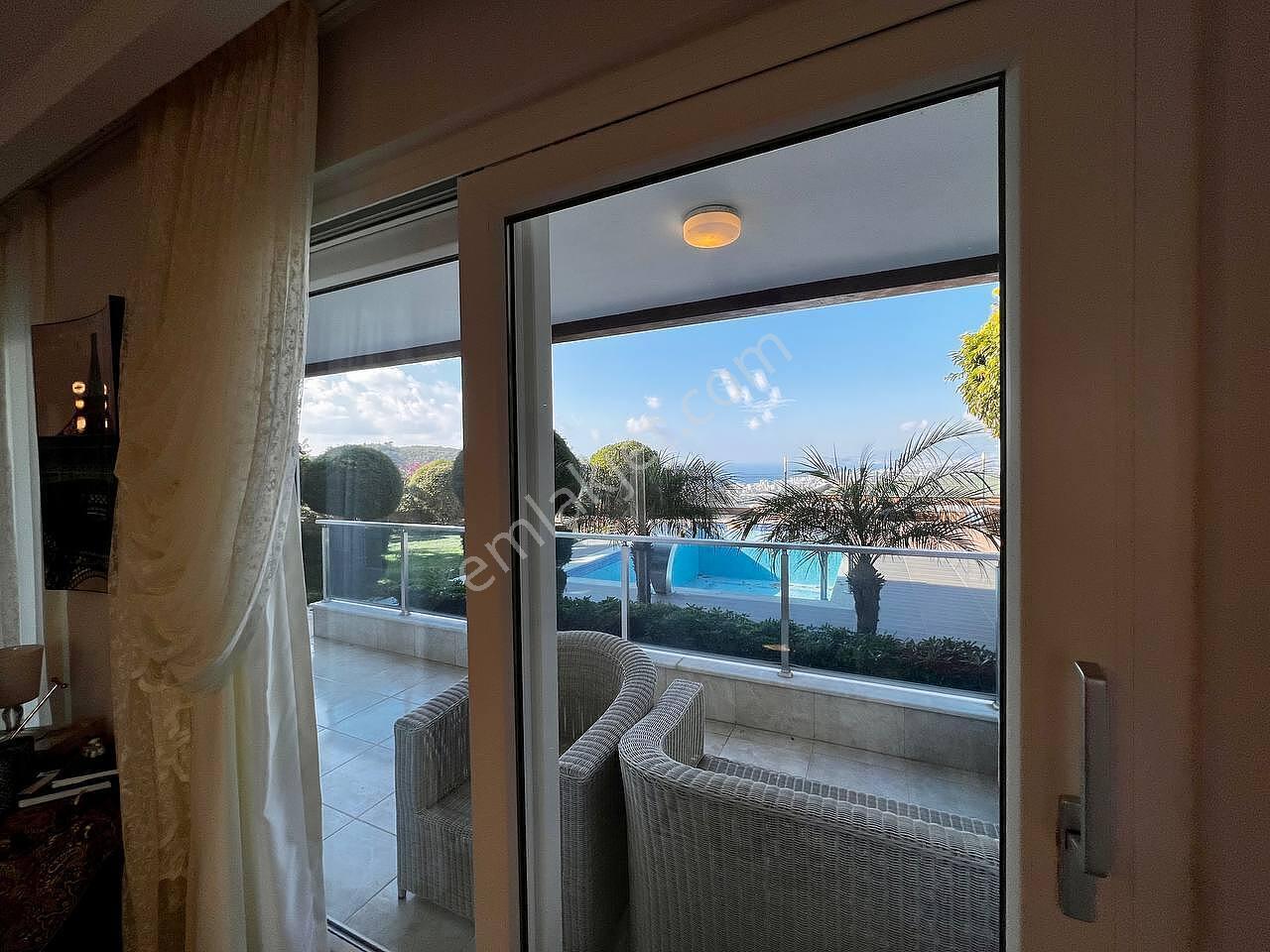 Alanya'da Deniz Ve Şehir Manzaralı Şık Tasarımlı Villa - Görsel 14