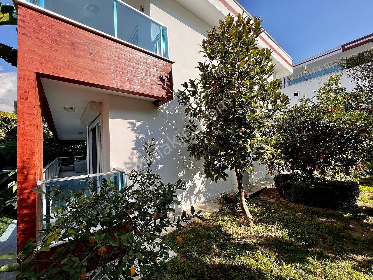 Alanya'da Deniz Ve Şehir Manzaralı Şık Tasarımlı Villa - Görsel 4