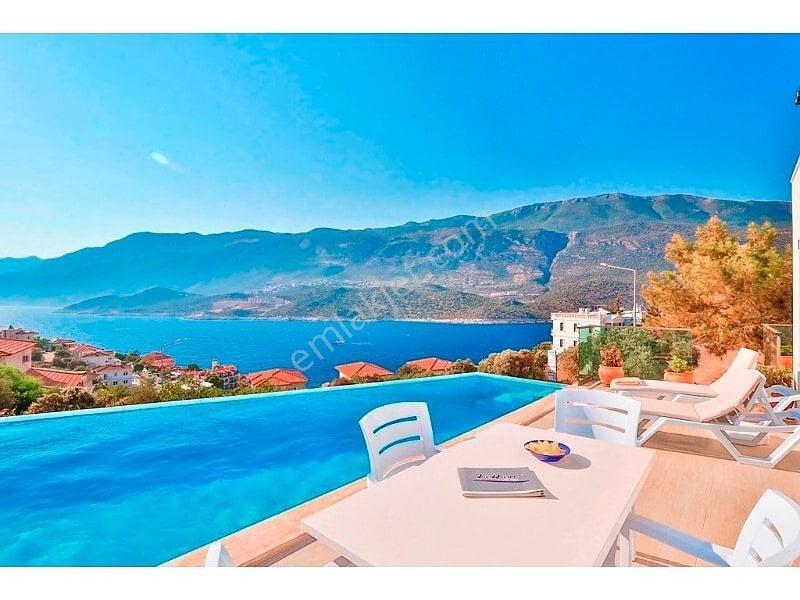 Antalya Kaş Yarımadası'nda Yatırıma Uygun 2+1 Eşyalı Villalar