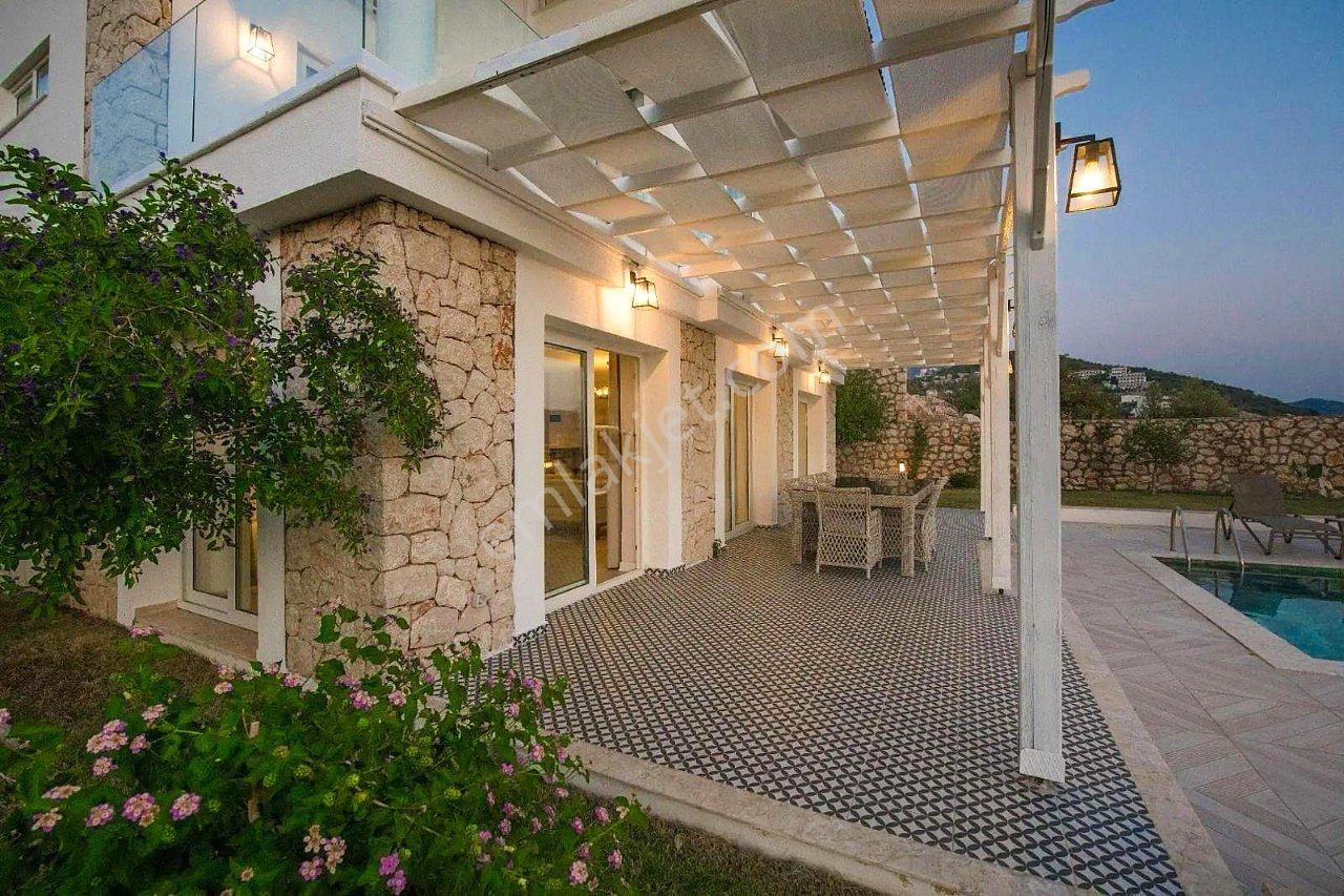 Kaş Kalkan’da Denize Sıfır Full Eşyalı Lüks Villa - Görsel 7