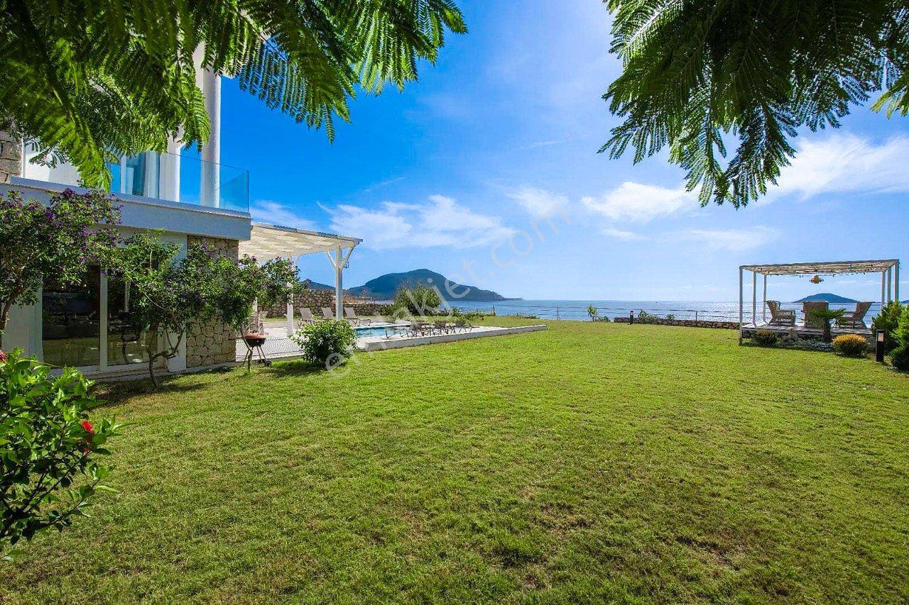 Kaş Kalkan’da Denize Sıfır Full Eşyalı Lüks Villa - Görsel 12