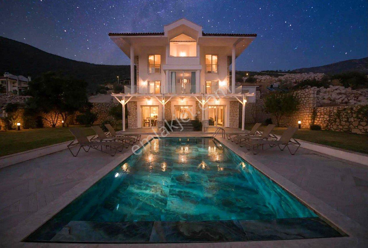 Kaş Kalkan’da Denize Sıfır Full Eşyalı Lüks Villa - Görsel 3