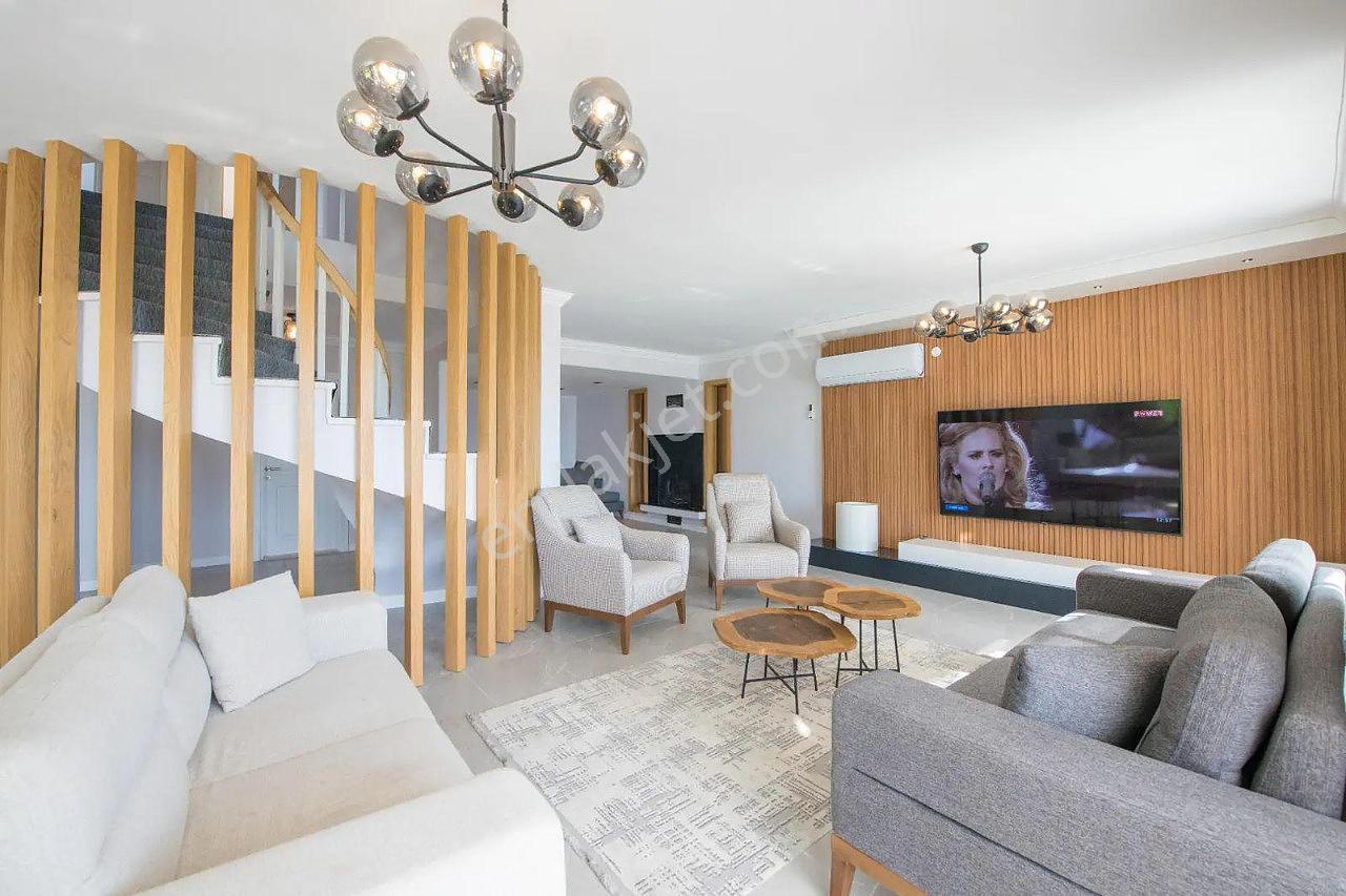 Kaş Kalkan’da Denize Sıfır Full Eşyalı Lüks Villa - Görsel 8