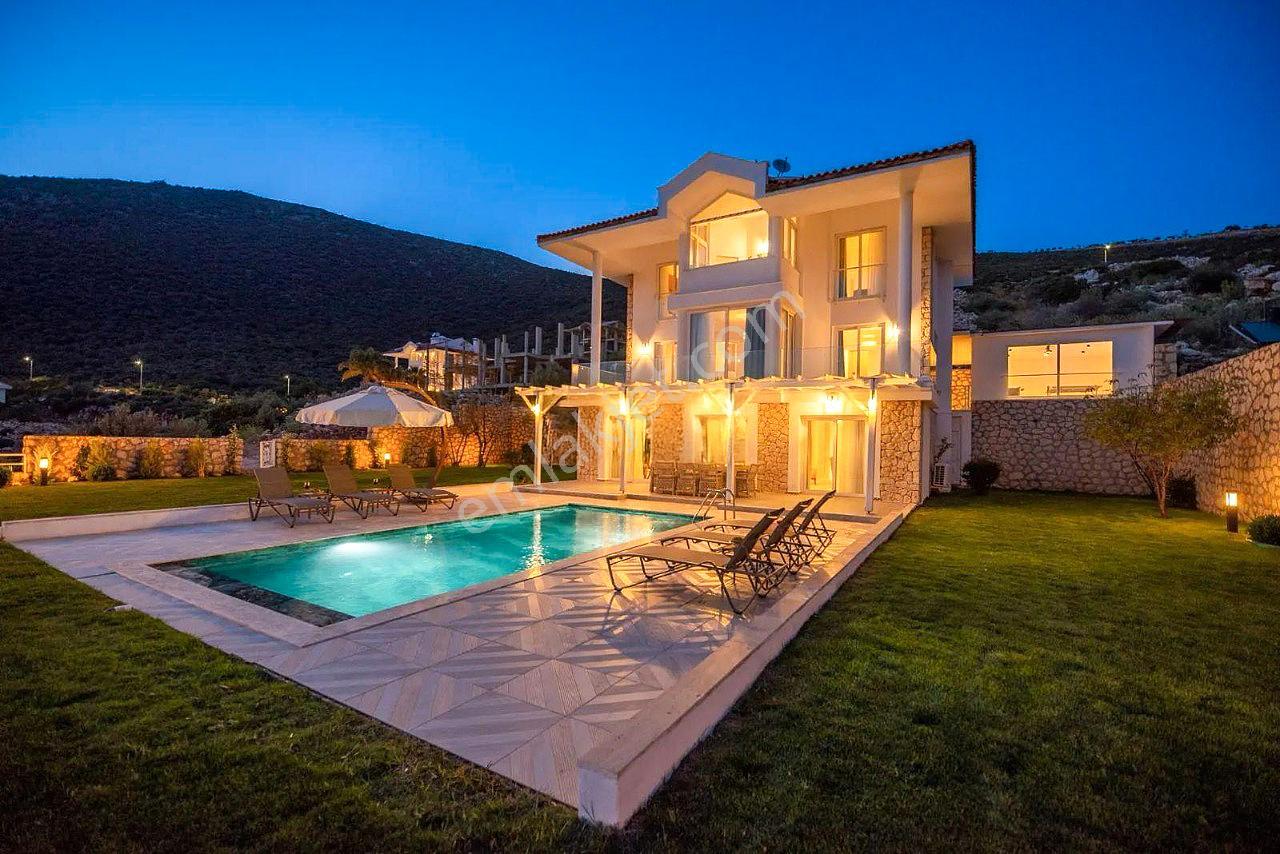Kaş Kalkan’da Denize Sıfır Full Eşyalı Lüks Villa - Görsel 20