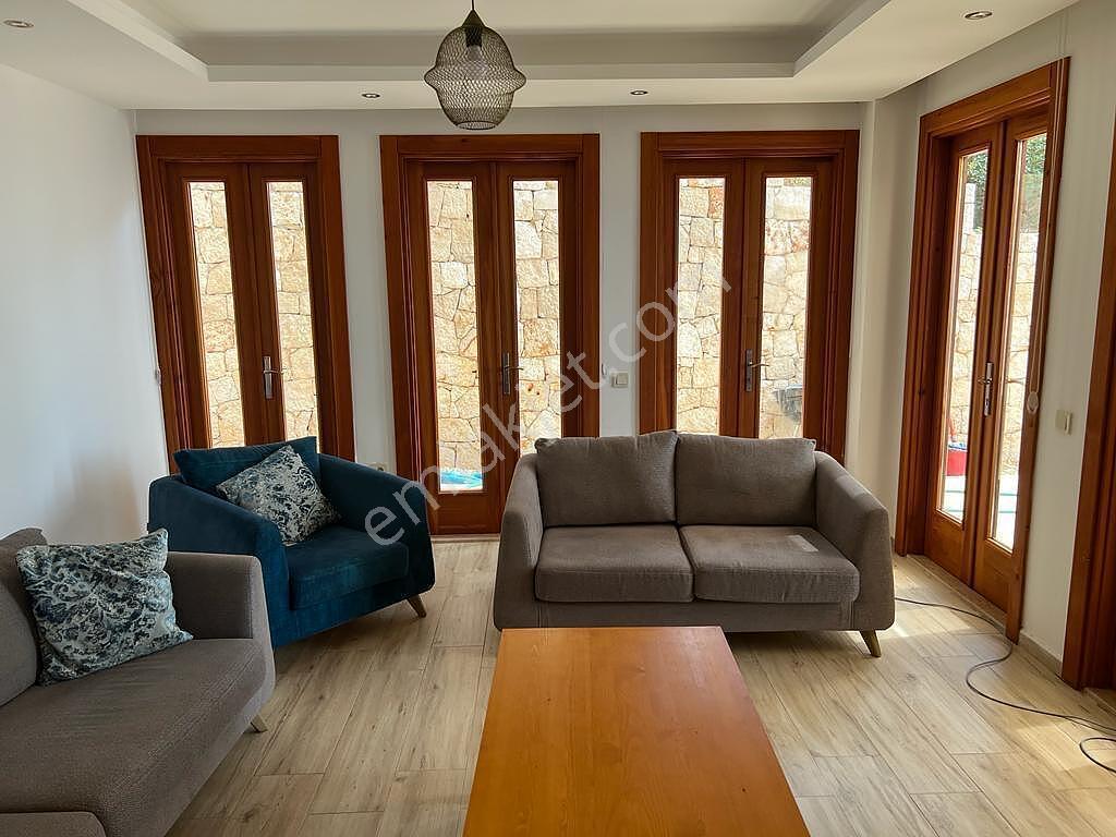 Kaş'ta Kısa Dönem Kiralamaya Uygun Deniz Manzaralı 4+1 Villa - Görsel 14