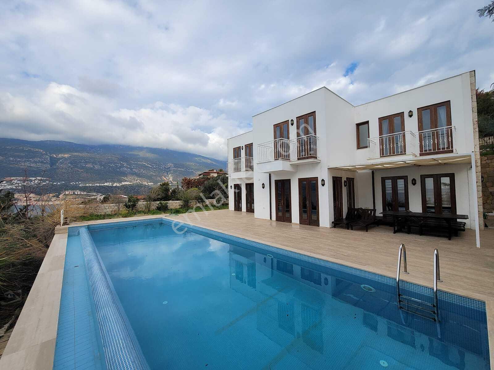 Kaş'ta Kısa Dönem Kiralamaya Uygun Deniz Manzaralı 4+1 Villa - Görsel 5