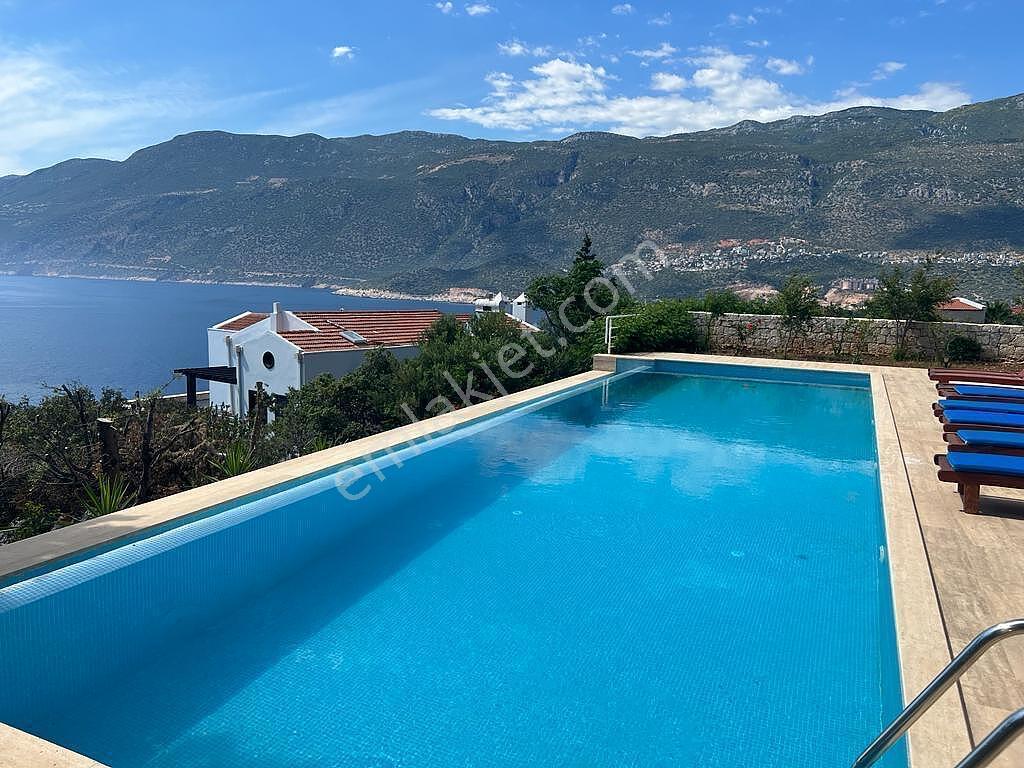 Kaş'ta Kısa Dönem Kiralamaya Uygun Deniz Manzaralı 4+1 Villa - Görsel 2