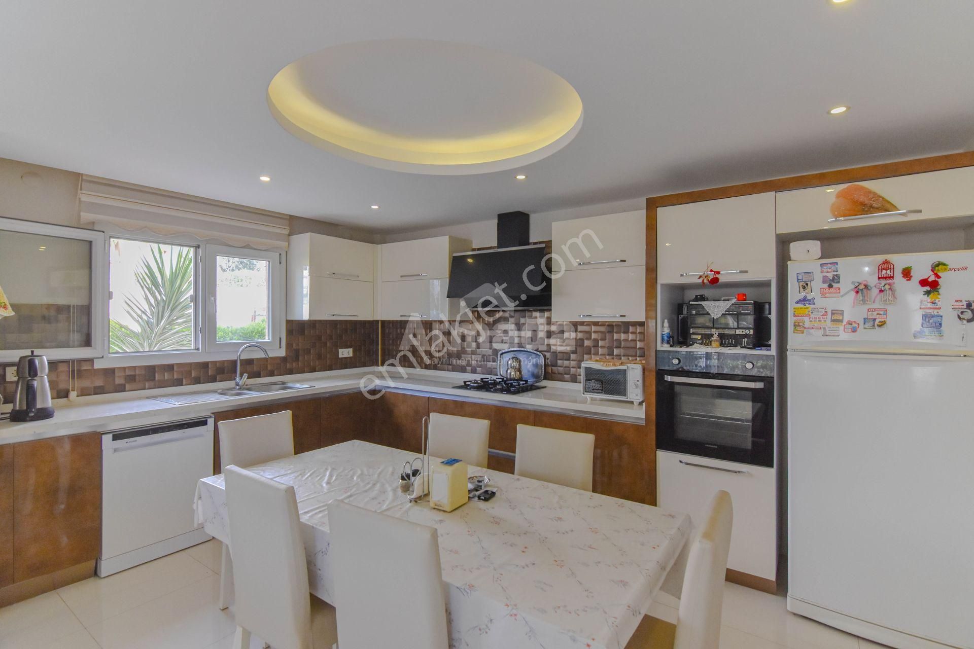 Kuşadası Değirmendere'de Kısmi Deniz Manzaralı Satılık 3+1 Daire - Görsel 6