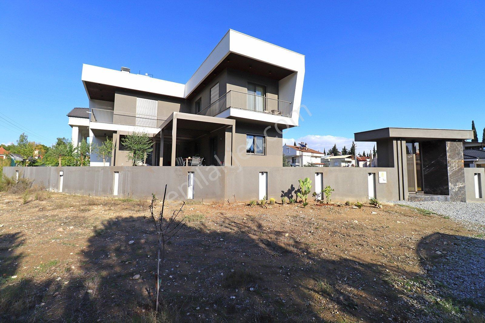 Döşemealtı Nebiler'de Doğayla İç İçe Eşyalı Müstakil Villa