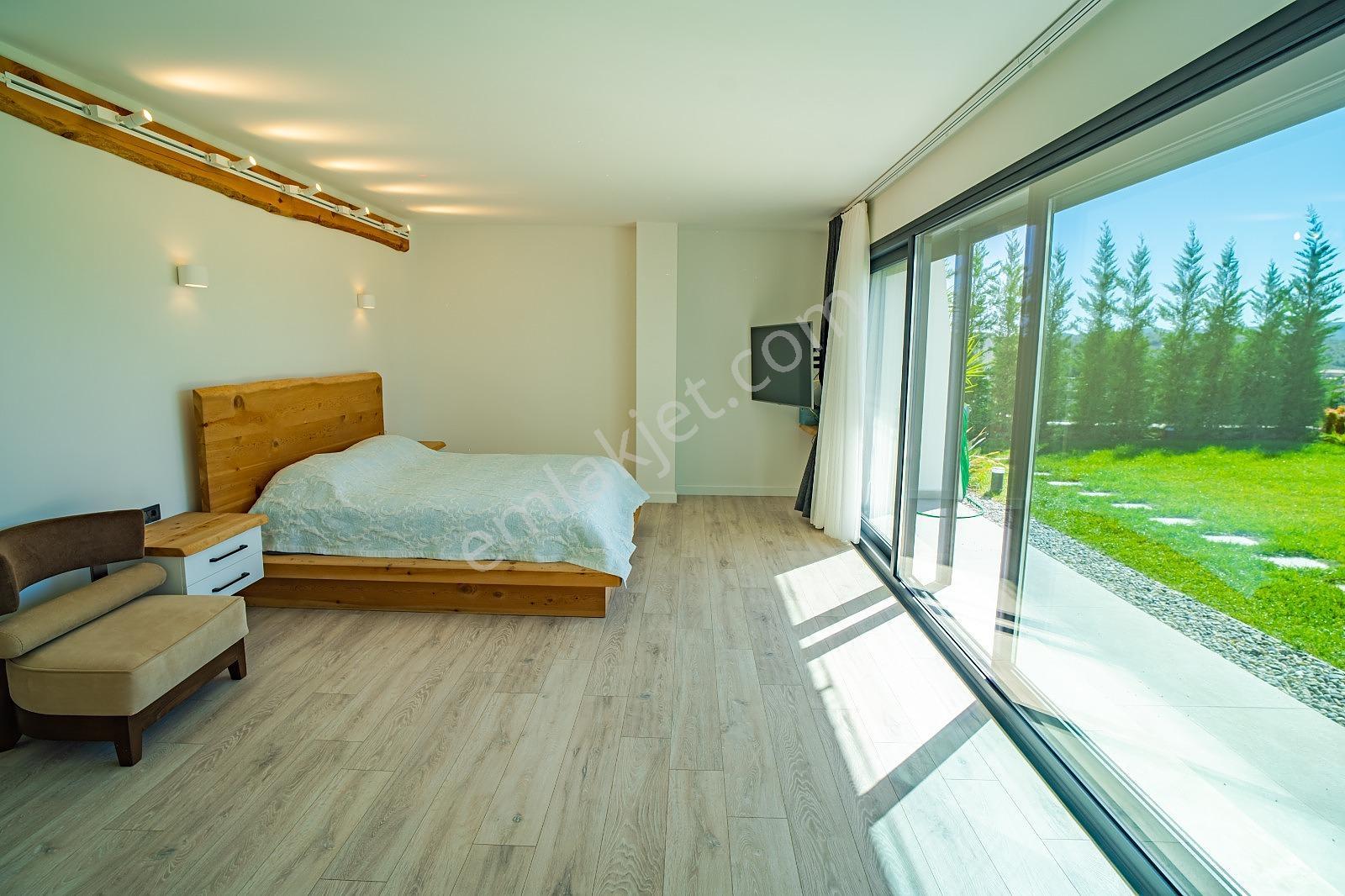 İzmir Urla'da Site İçinde Deniz Manzaralı Havuzlu Müstakil Villa - Görsel 17