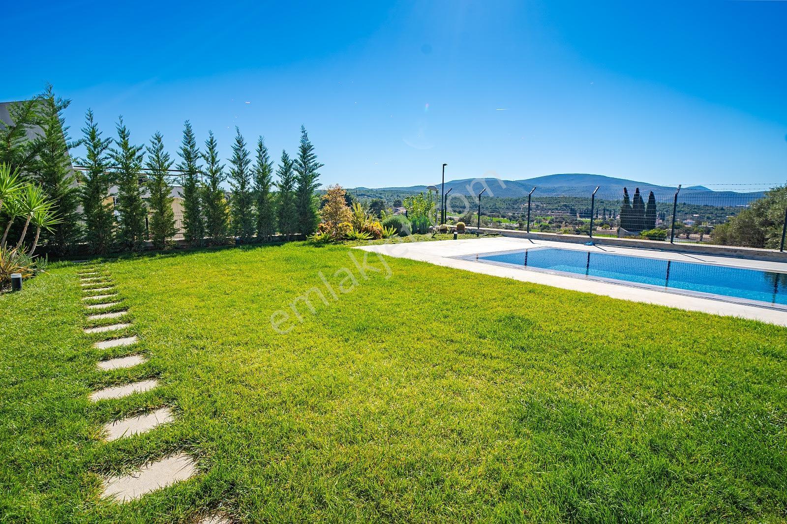 İzmir Urla'da Site İçinde Deniz Manzaralı Havuzlu Müstakil Villa - Görsel 4