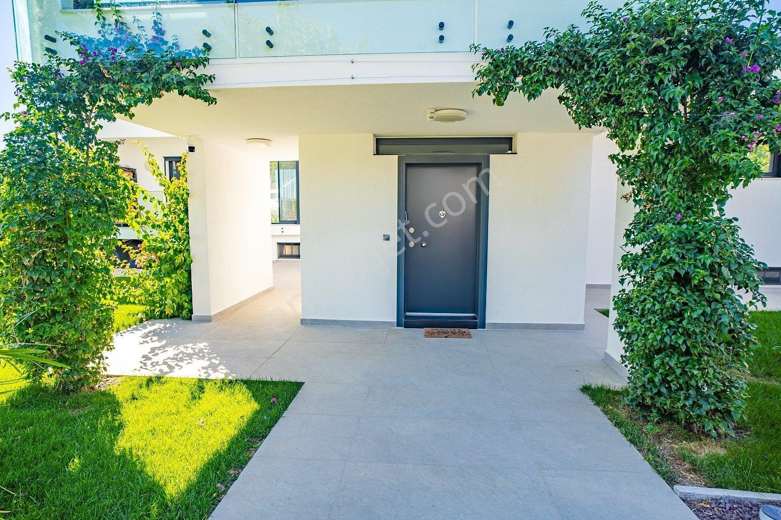 İzmir Urla'da Site İçinde Deniz Manzaralı Havuzlu Müstakil Villa - Görsel 19