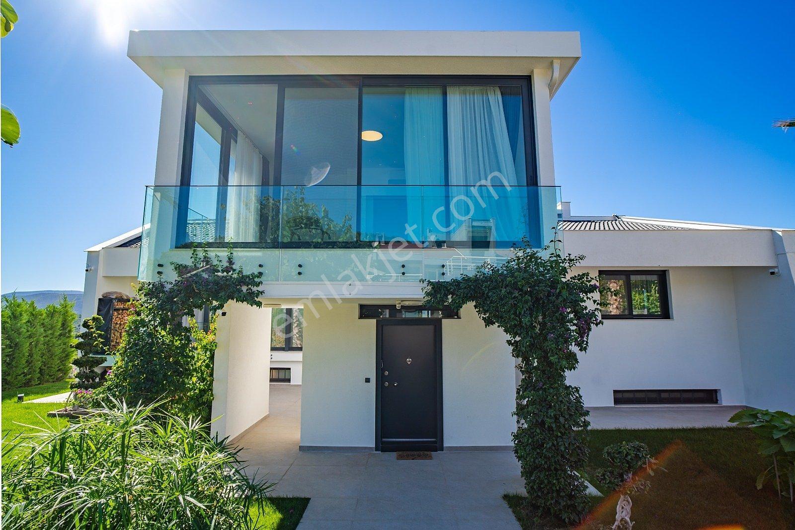 İzmir Urla'da Site İçinde Deniz Manzaralı Havuzlu Müstakil Villa - Görsel 22