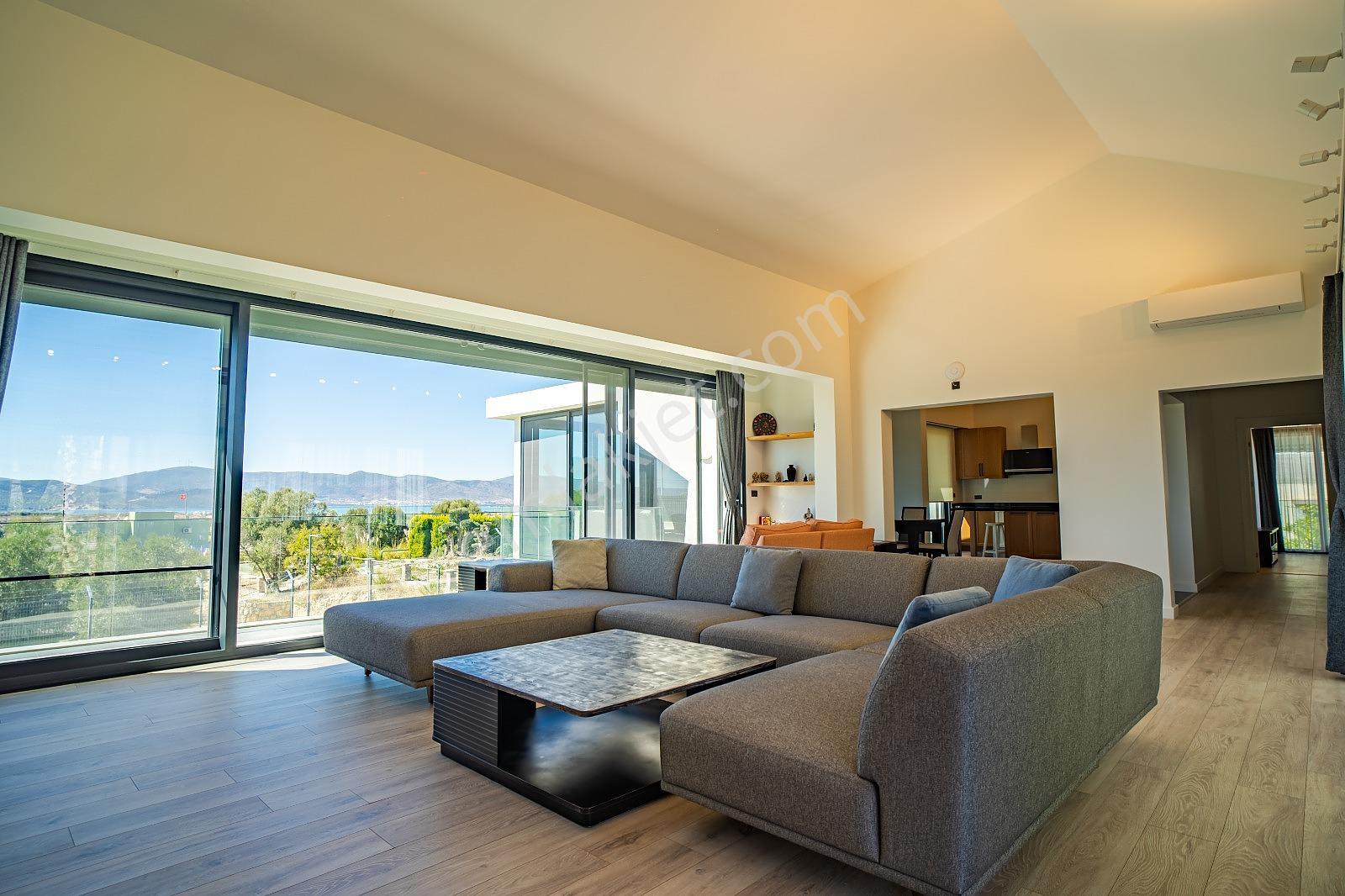 İzmir Urla'da Site İçinde Deniz Manzaralı Havuzlu Müstakil Villa - Görsel 13