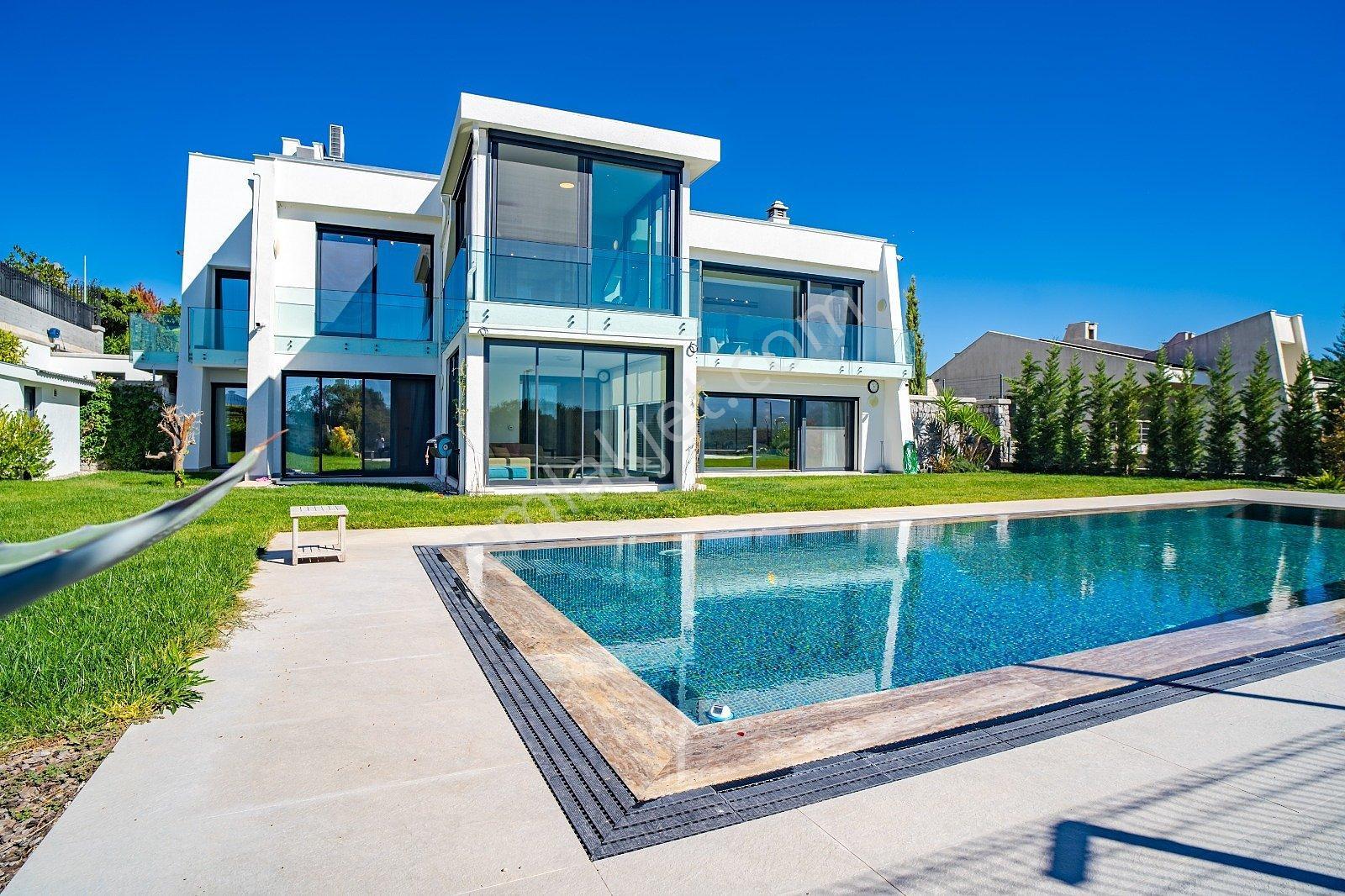 İzmir Urla'da Site İçinde Deniz Manzaralı Havuzlu Müstakil Villa - Görsel 5