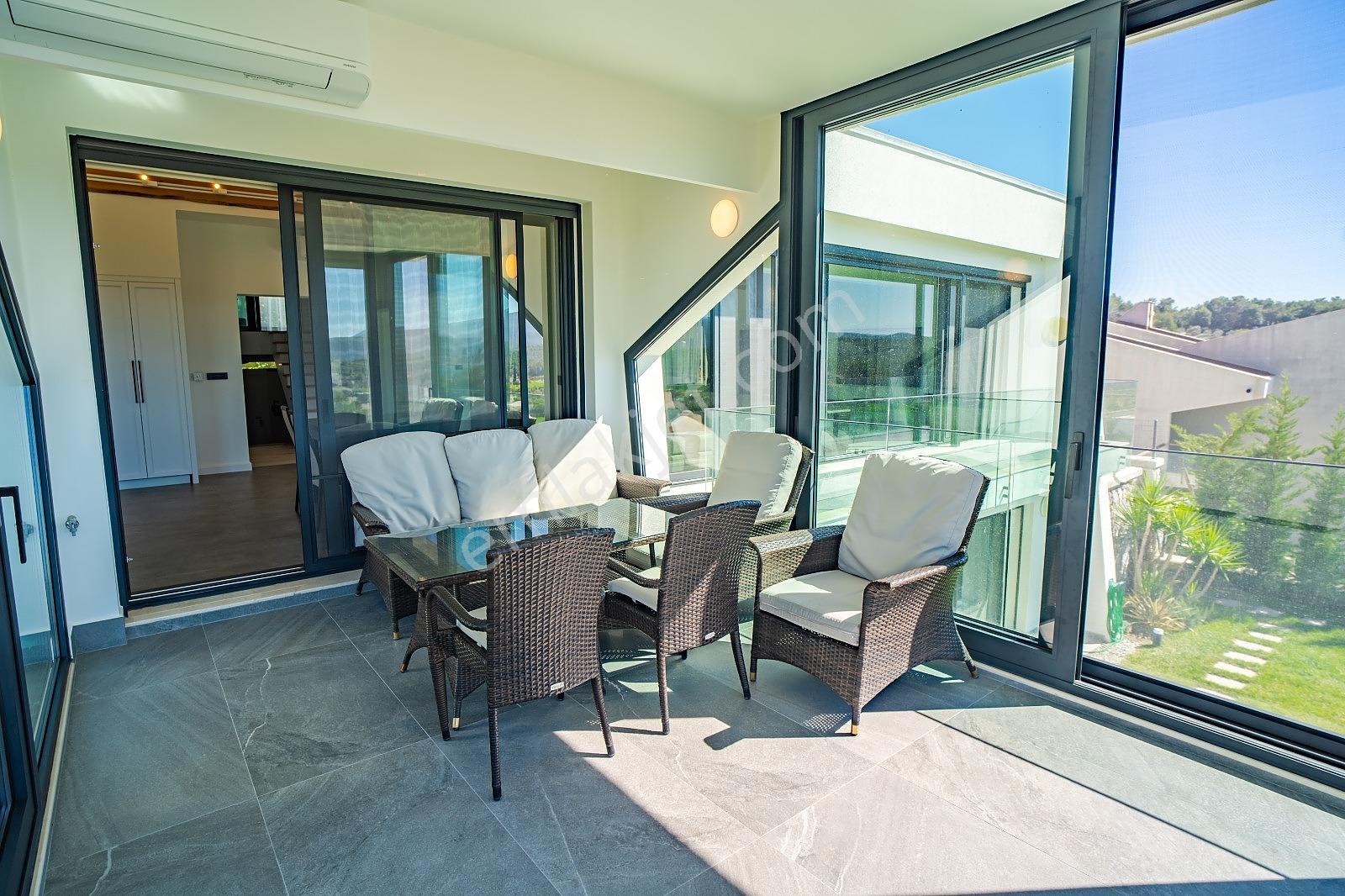 İzmir Urla'da Site İçinde Deniz Manzaralı Havuzlu Müstakil Villa - Görsel 30