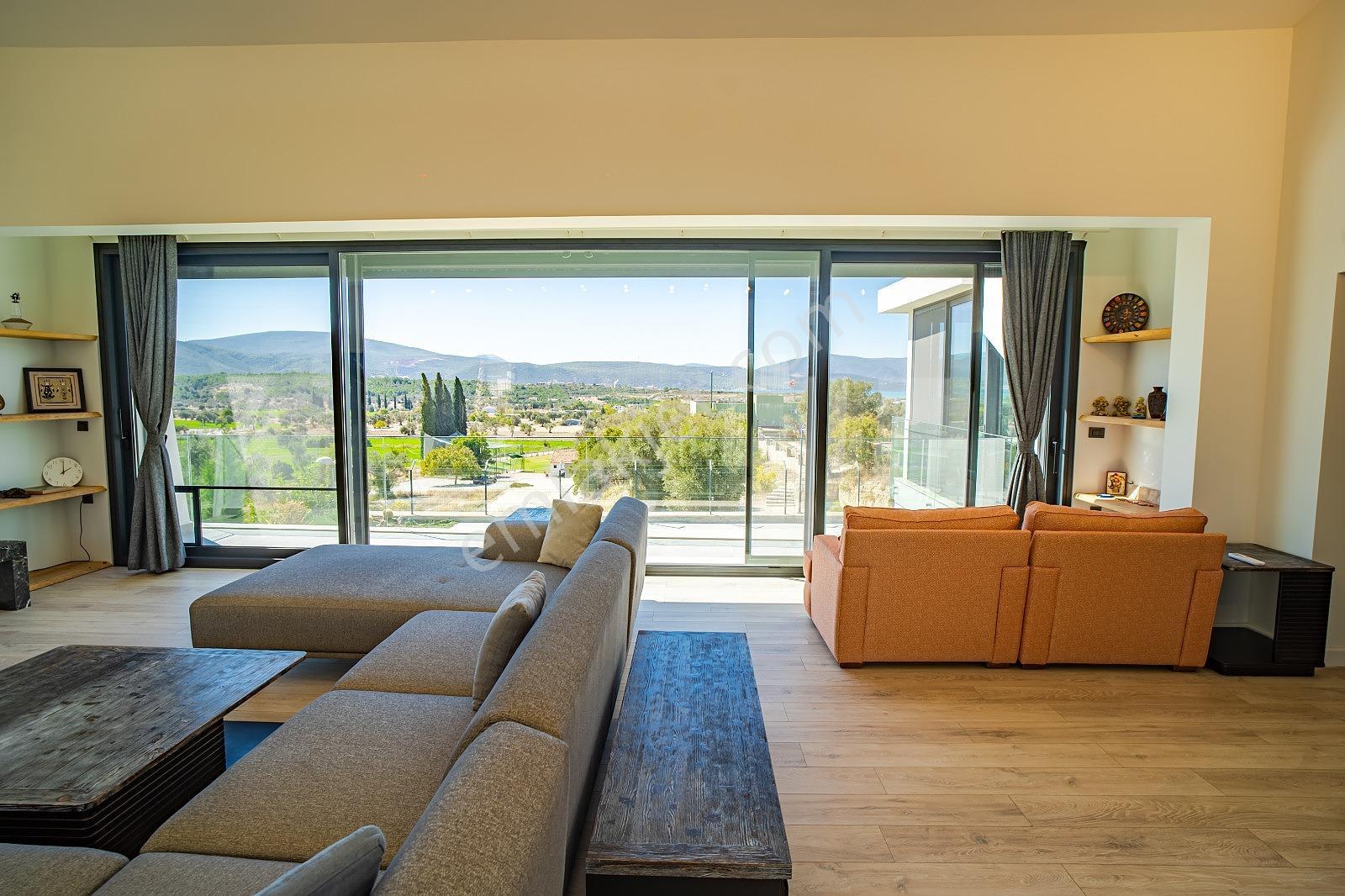 İzmir Urla'da Site İçinde Deniz Manzaralı Havuzlu Müstakil Villa - Görsel 32