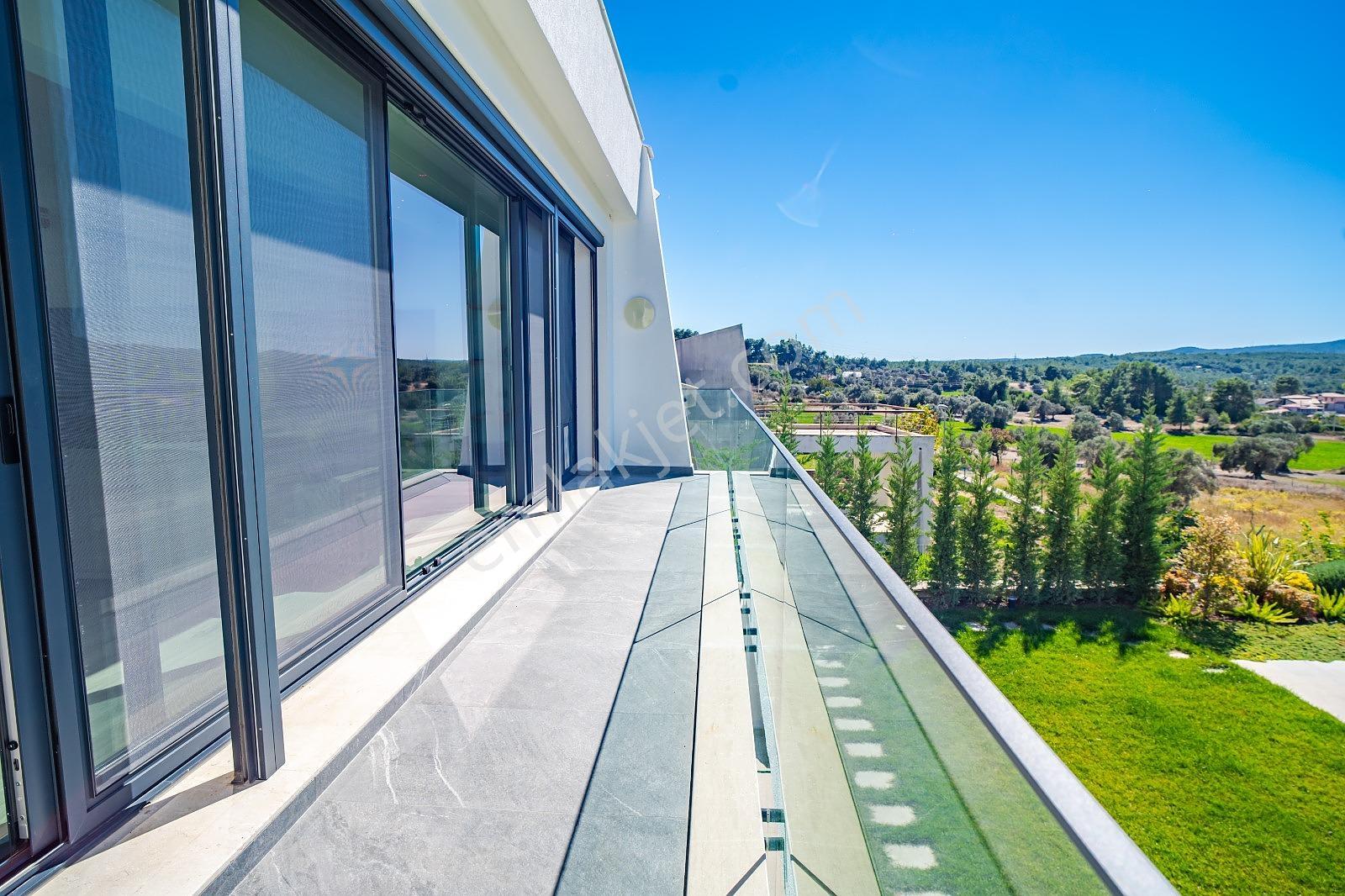 İzmir Urla'da Site İçinde Deniz Manzaralı Havuzlu Müstakil Villa - Görsel 26