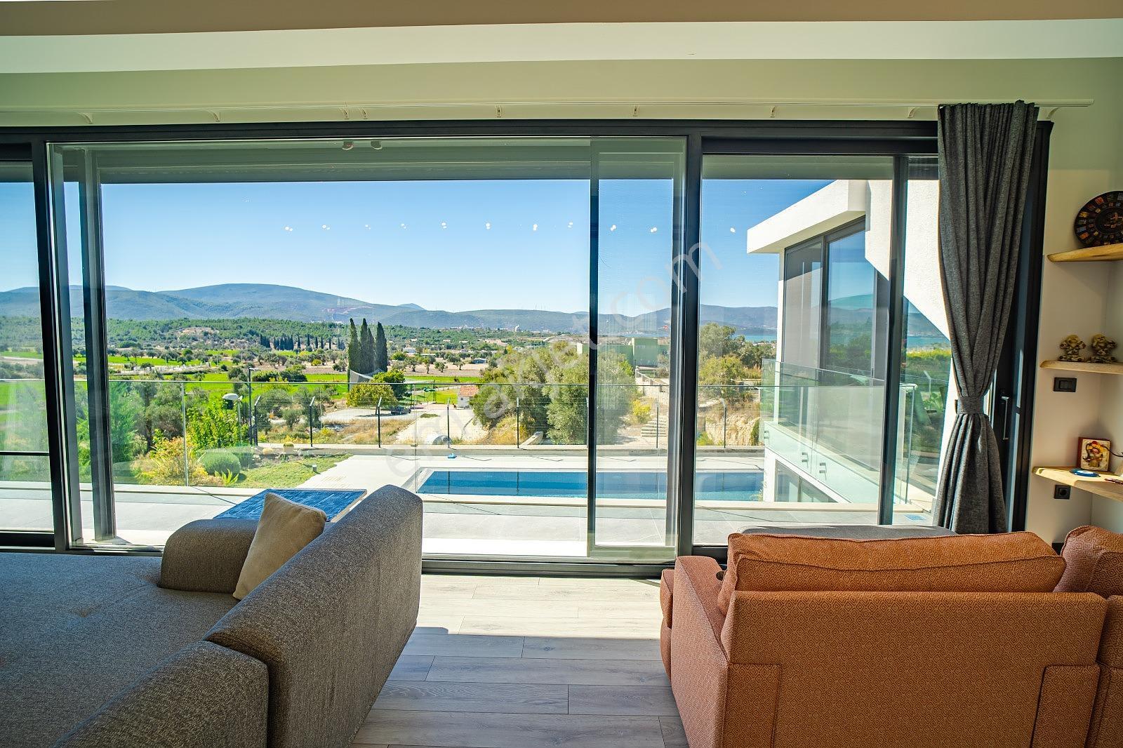 İzmir Urla'da Site İçinde Deniz Manzaralı Havuzlu Müstakil Villa - Görsel 33