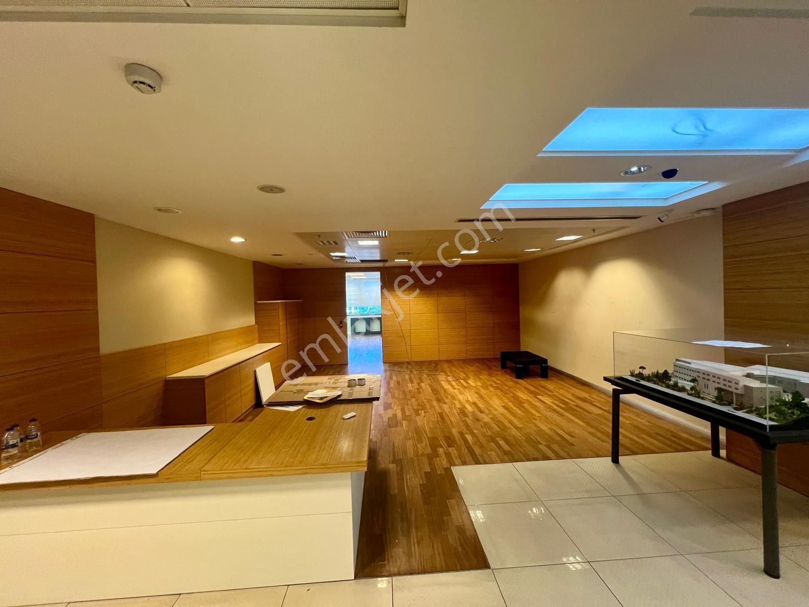 Bahçelievler Basıneksperss 'de Kiralık Prestijli Ofis Plaza Katı - Görsel 33