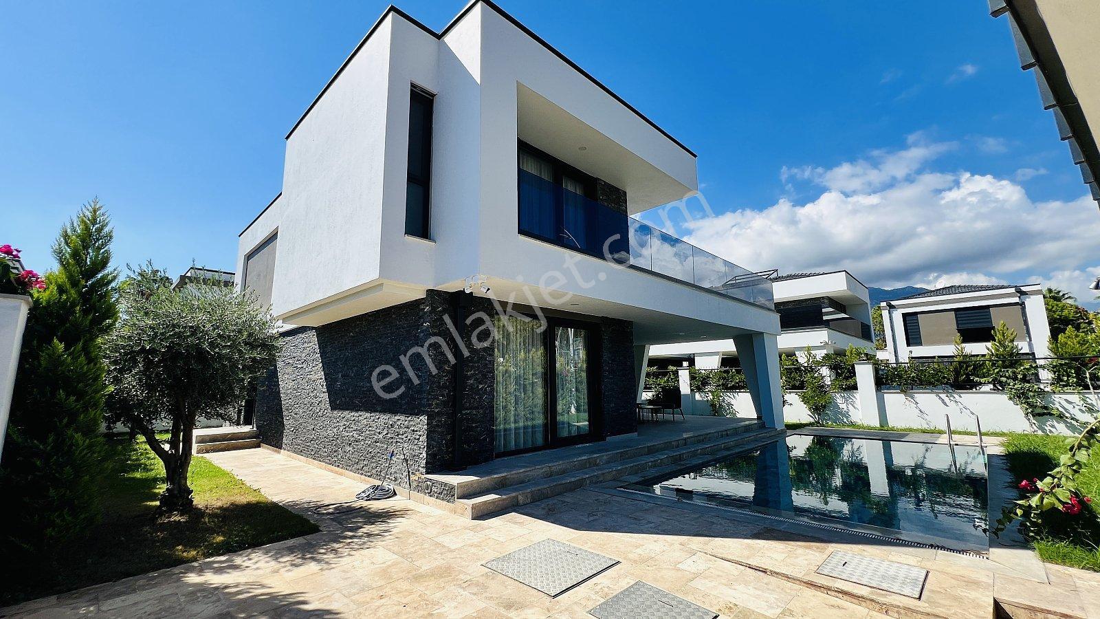Antalya Kemer Çamyuva’da Satılık Lüks Villa