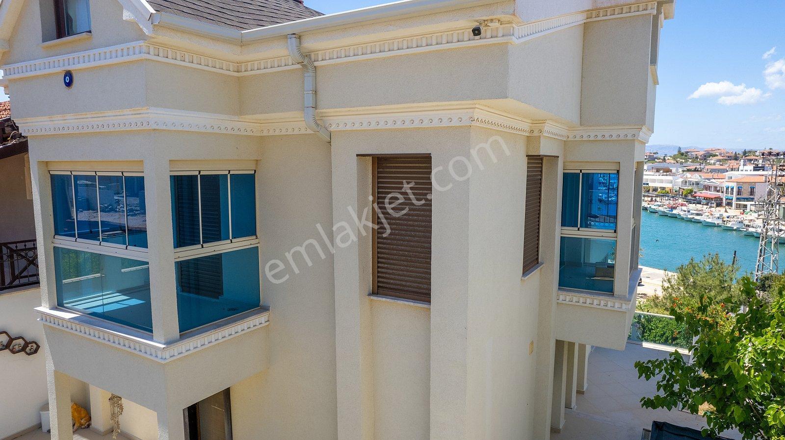 Çeşme Dalyan'da Marinaya Sıfır Deniz Manzaralı Eşyalı Villa - Görsel 23