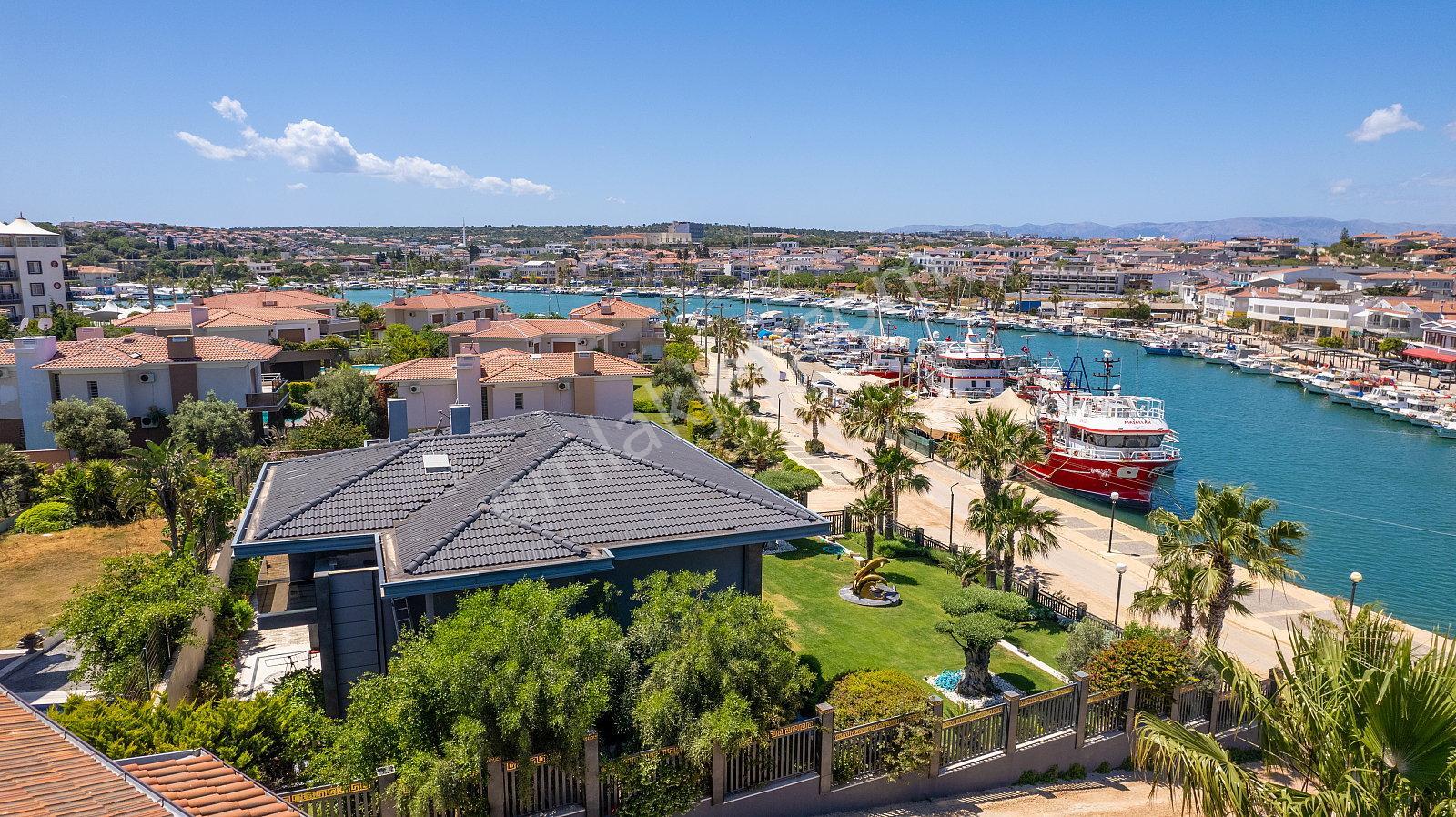 Çeşme Dalyan'da Marinaya Sıfır Deniz Manzaralı Eşyalı Villa - Görsel 5