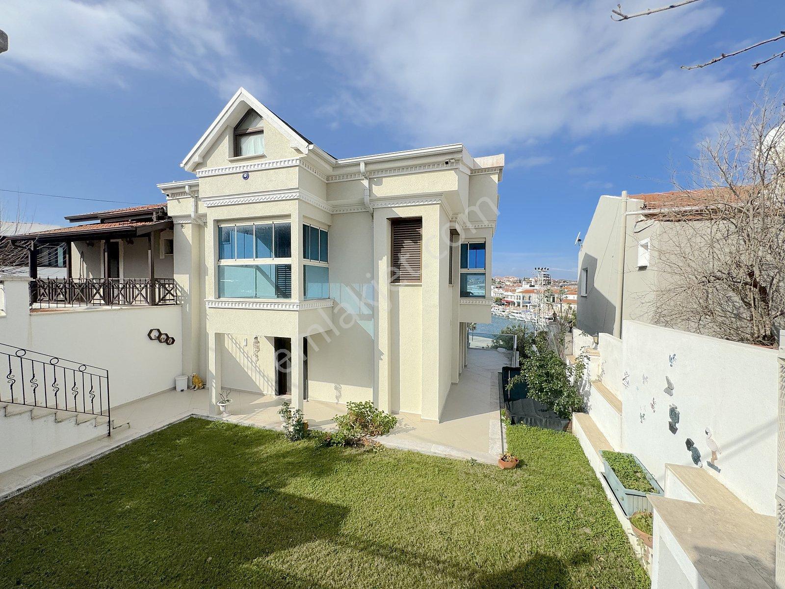 Çeşme Dalyan'da Marinaya Sıfır Deniz Manzaralı Eşyalı Villa - Görsel 2