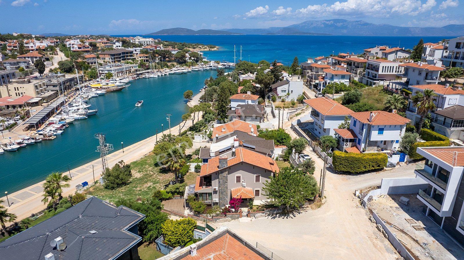 Çeşme Dalyan'da Marinaya Sıfır Deniz Manzaralı Eşyalı Villa - Görsel 30