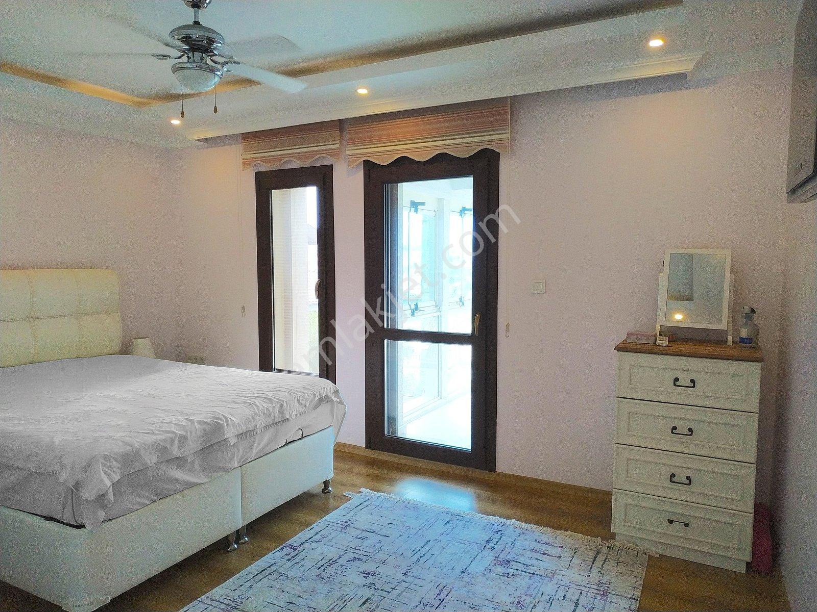 Çeşme Dalyan'da Marinaya Sıfır Deniz Manzaralı Eşyalı Villa - Görsel 8