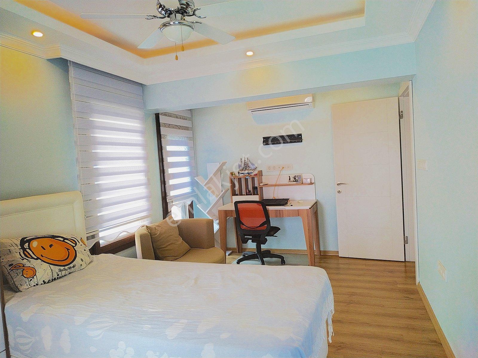 Çeşme Dalyan'da Marinaya Sıfır Deniz Manzaralı Eşyalı Villa - Görsel 12